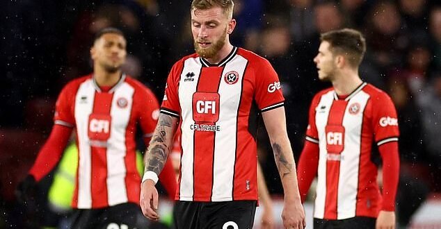 ¿Es el Sheffield United el peor equipo en la historia de la Premier League? Una humillación de seis goles contra el Arsenal dejó a los Blades con un siglo de goles concedidos, pero los lamentables equipos de Derby, Swindon e Ipswich han puesto el listón muy bajo.

 MEAS MAGZ