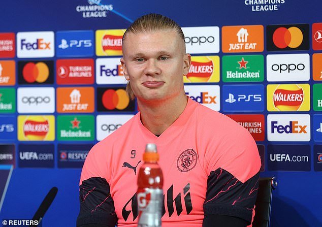 Erling Haaland revela que su objetivo es volver a ganar el triplete con el Manchester City después de una temporada de debut récord… insiste en que está “realmente feliz” en el club a pesar de sus vínculos con el Real Madrid

 MEAS MAGZ