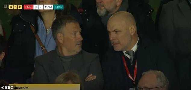 El técnico del Nottingham Forest, Nuno Espirito Santo, y Mark Clattenburg se reunieron con el árbitro principal Howard Webb para discutir sus quejas con los árbitros, antes del alboroto de Paul Tierney por la derrota del Liverpool.

 MEAS MAGZ