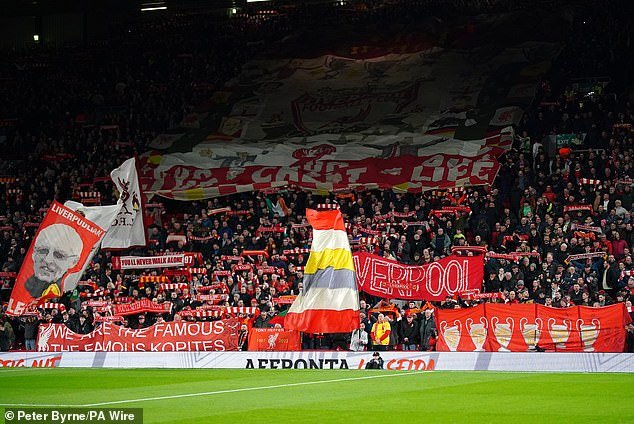 El dúo de la Premier League explica cómo es enfrentarse al Liverpool en Anfield y afirma que los aficionados locales “chuparán el balón hacia la red” mientras animan con entusiasmo a los Rojos de Jurgen Klopp.

 MEAS MAGZ