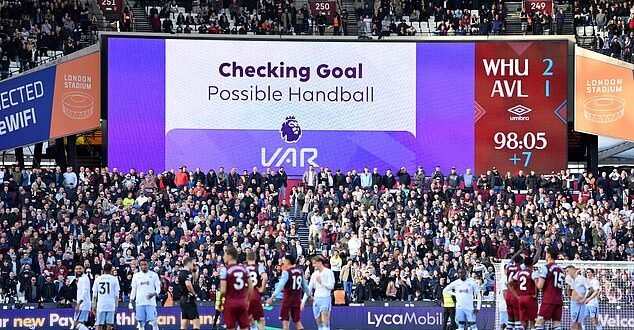 Los parlamentarios del fútbol no tienen planes de poner un límite de tiempo a los controles del VAR, a pesar de que se necesitaron casi seis minutos para descartar un gol entre West Ham y Aston Villa.

 MEAS MAGZ