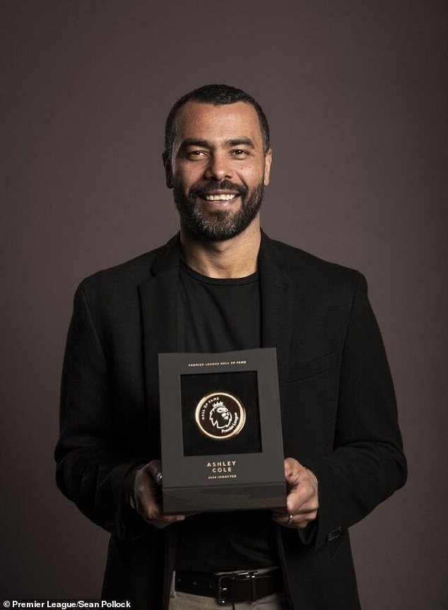 Ashley Cole se convierte en el jugador número 22 en ser incluido en el Salón de la Fama de la Premier League… El Arsenal es invencible y la ex estrella del Chelsea es aclamada como “humilde y satisfactoria”

 MEAS MAGZ