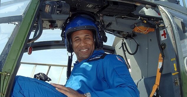 Les Ferdinand revela cómo el ícono de la Premier League obtuvo su licencia de piloto de helicóptero después de pasar una prueba mientras jugaba en el Tottenham

 MEAS MAGZ