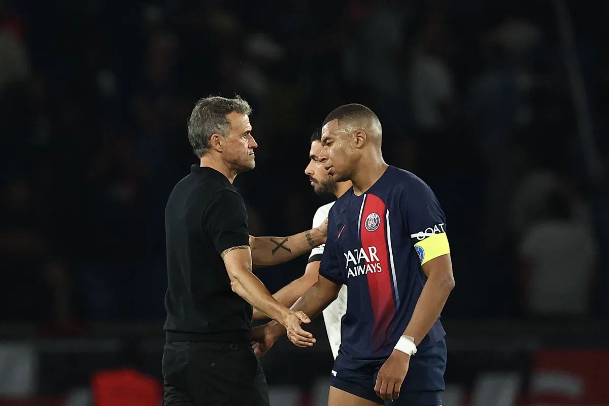 “Todo es posible en la vida”: Luis Enrique insinúa que Mbappé estará en el banquillo ante el Marsella

 MEAS MAGZ