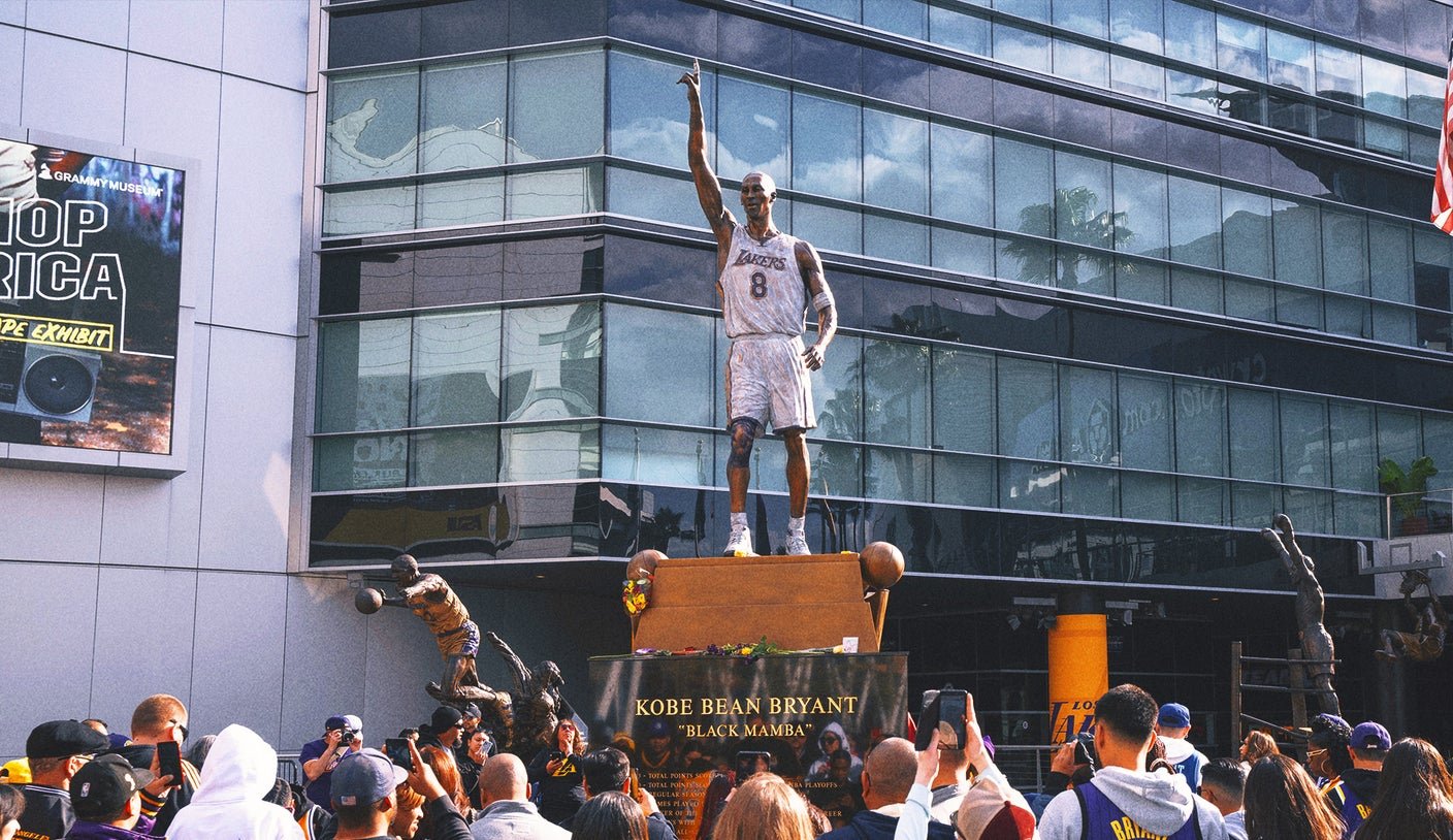 Los Lakers planean corregir errores ortográficos en el pedestal de la estatua de Kobe Bryant

 MEAS MAGZ